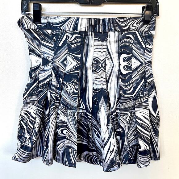 New BORN HONEY Satin Pleated Skort Mini Skirt Black White Marble SIZE Medium - Picture 2 of 7